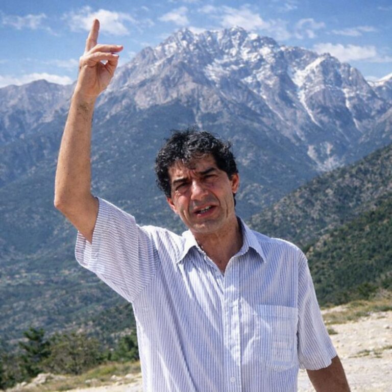 ΔΗΜΗΤΡΙΟΣ ΛΙΑΝΤΙΝΗΣ : ήθελε να τον λένε  δάσκαλο